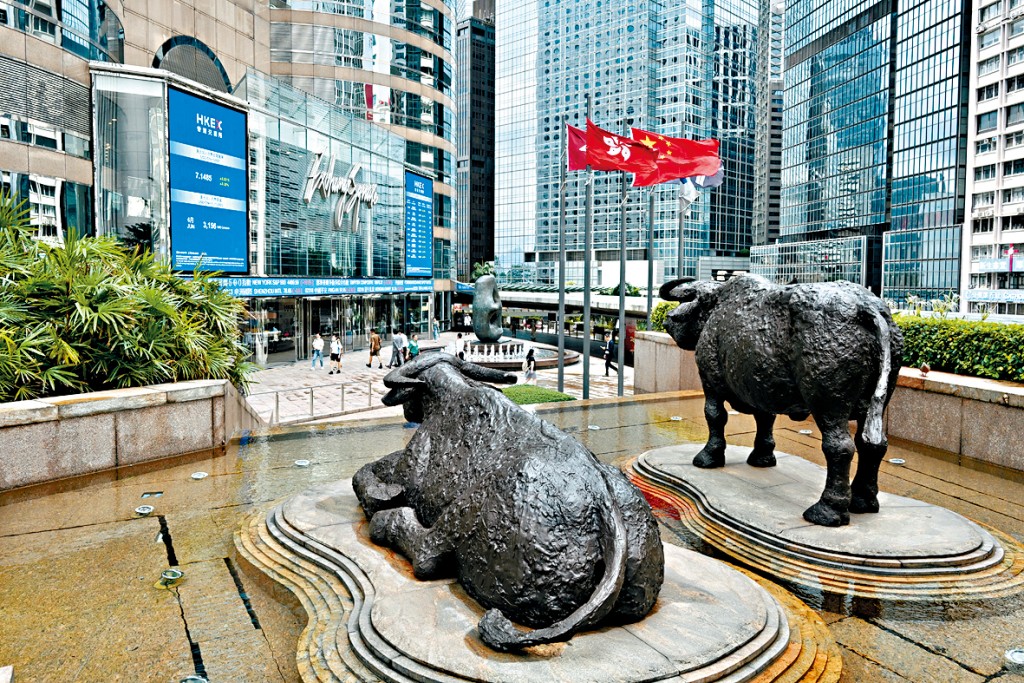 港股今日在長假期後復市，分析預計今日會較為波動。