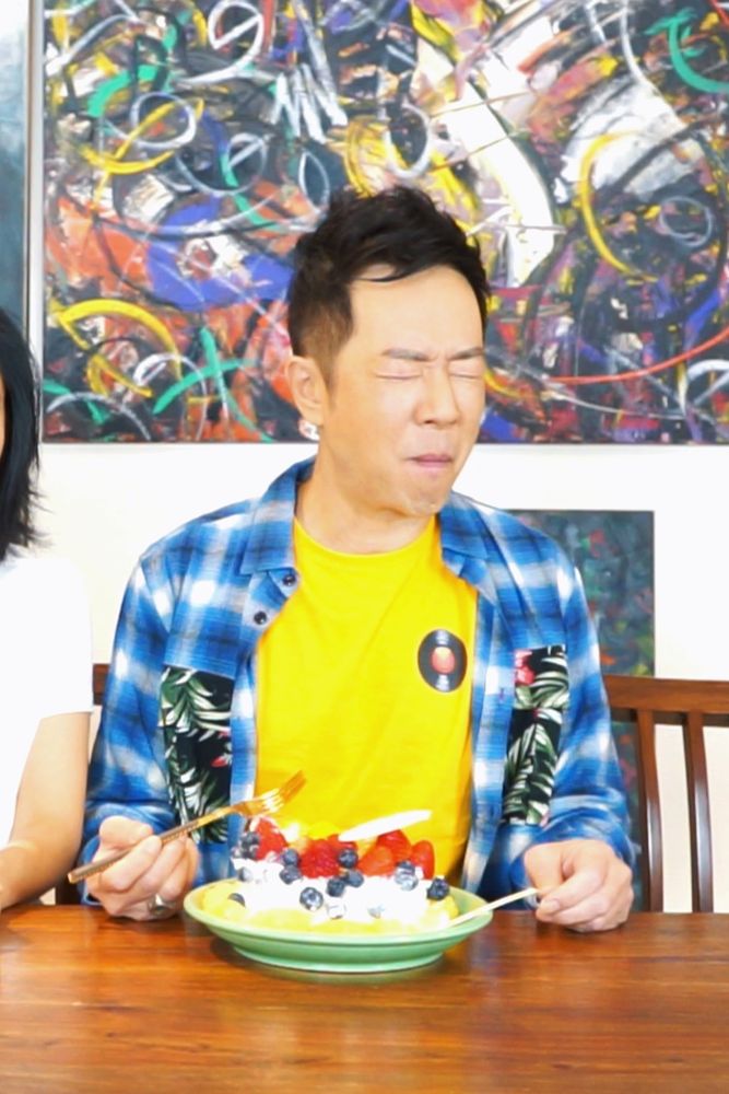 Paul食到揦埋口面。