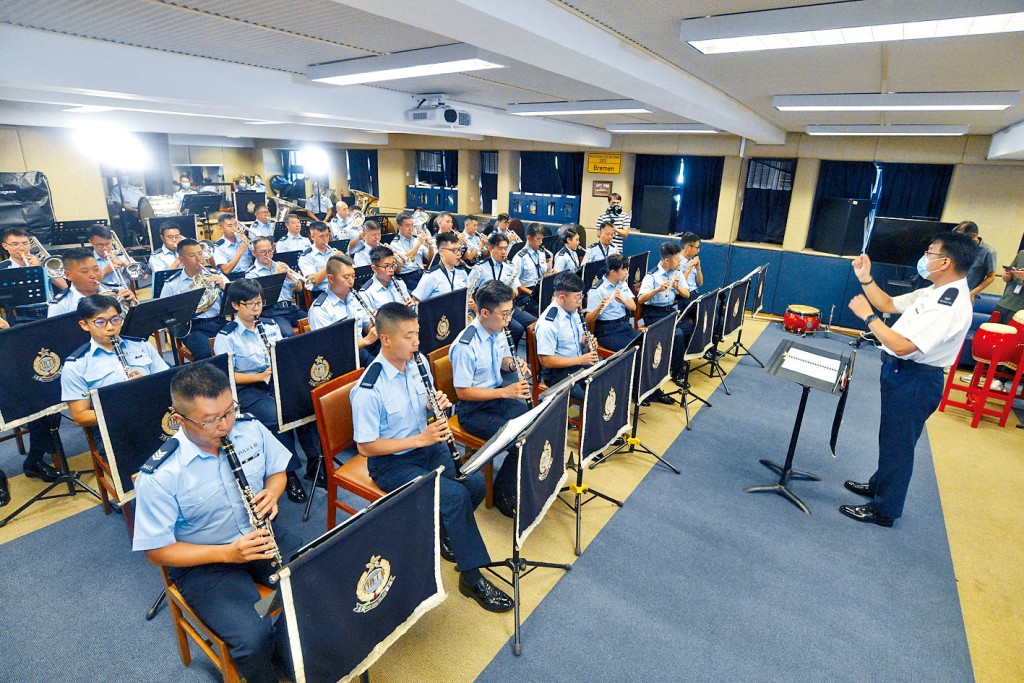 警察樂隊隊員不斷練習，確保演出完美。 