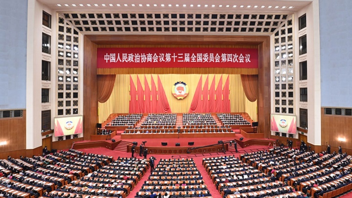 港區人大及政協委員需先到深圳隔離一周,方能再上京開會。新華社資料圖片