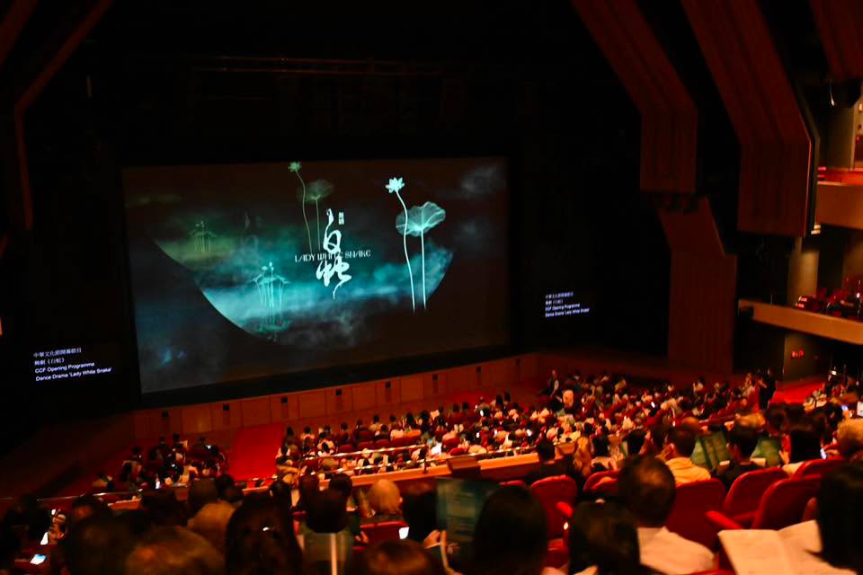 羅淑佩指，《白蛇》劇情引人入勝，而舞蹈編排和演員演出的水平均是首屈一指。FB Rosanna Law圖片