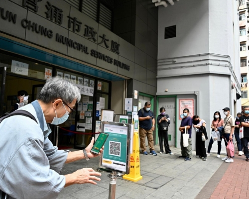 近七成市民已經接種首劑疫苗。