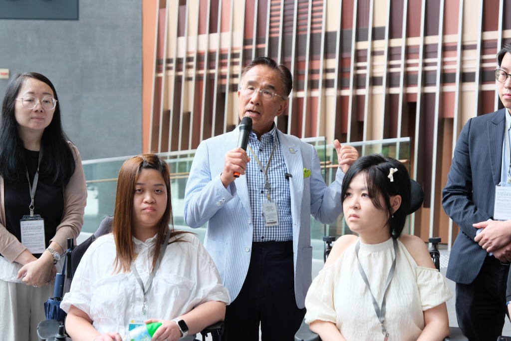 田北辰一直關注罕見病問題。(後排中)