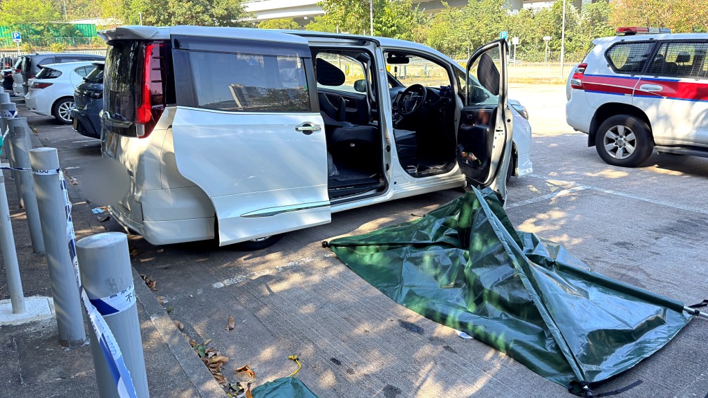 6旬男在七人車內燒炭自盡。梁國峰攝