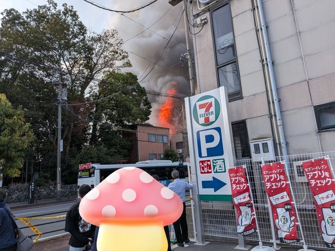 伊势神宫附近有商店街发生大火。X@灾害火灾画像速报ニュース2