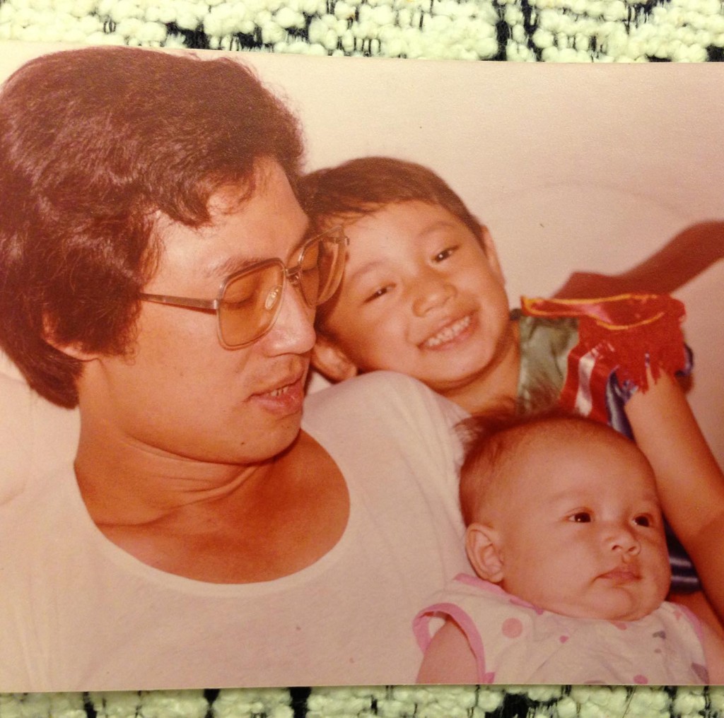 金刚曾经分享过童年时与爸爸的合照。