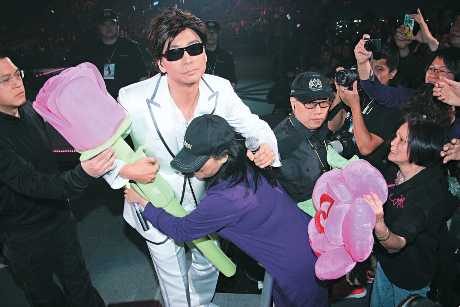 10年前蔡枫华喺红馆举行《情陷红馆演唱会》。