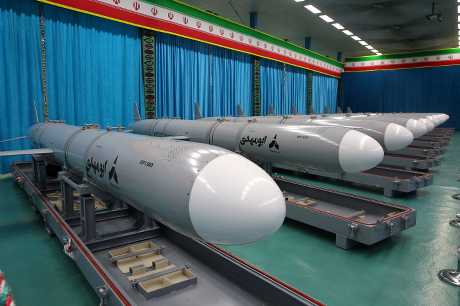 伊朗上月在伊斯蘭革命衛隊一項活動上展示一款國產巡航導彈。路透社
