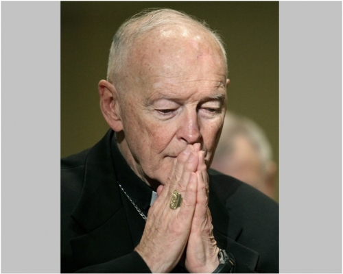 教宗方濟各迅速接受麥卡里克呈辭。 AP  