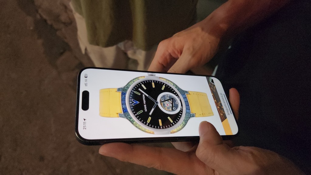 錶主聲稱這隻手錶全世界只有他獨有,目前炒價已超過200萬元。 錶主聲稱這隻手錶全世界只有他獨有,目前炒價已超過200萬元。