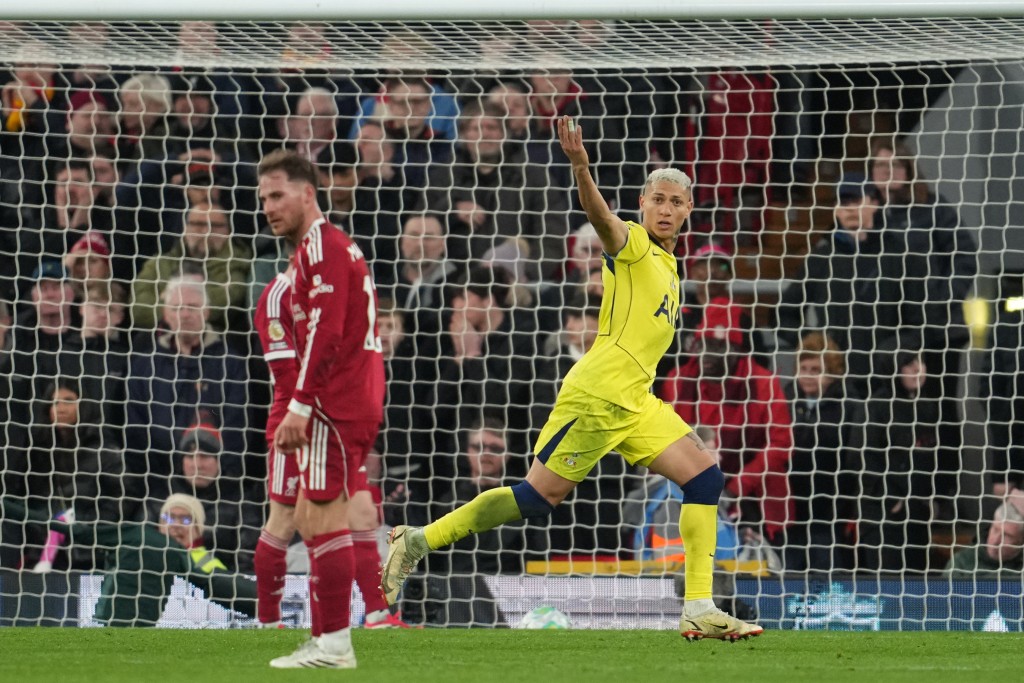 热刺完场前士哥逼和利物浦1:1。美联社