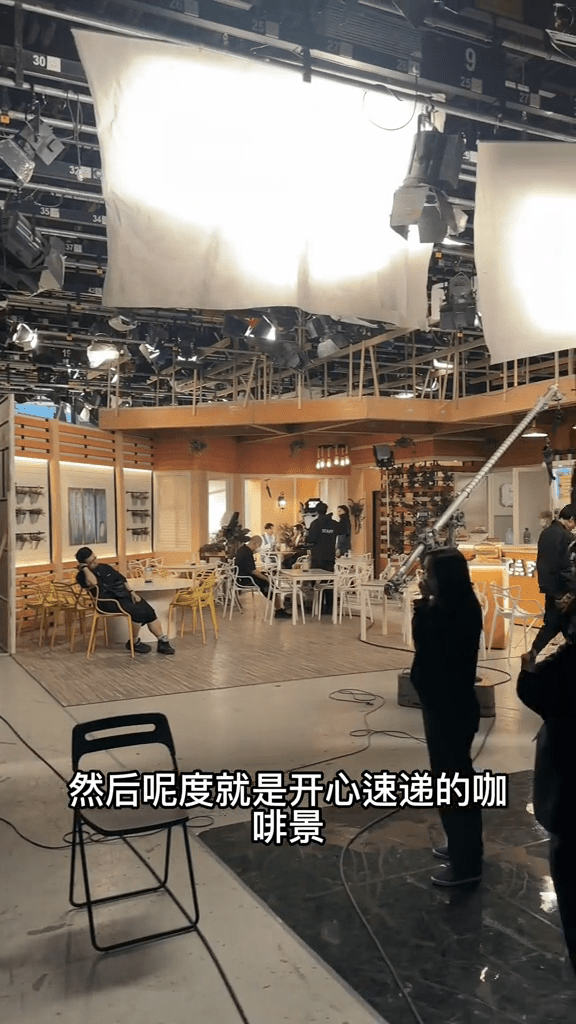 谭坤伦公开《爱回家》的「初恋Cafe」厂景。