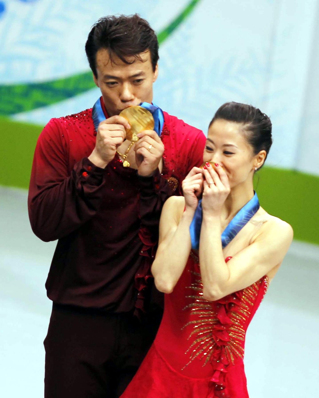 趙宏博、申雪合力贏得2010溫哥華冬奧花樣滑冰雙人滑金牌。新華社