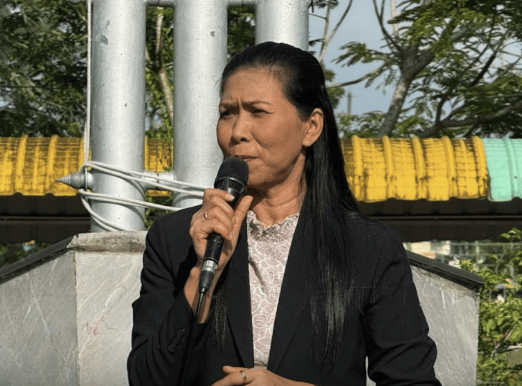 Sasiphat Sinsamosorn，她在与枪手对峙期间提出以自己作为人质，换取一名学生获释，最终中枪重伤，延至翌日凌晨不治。