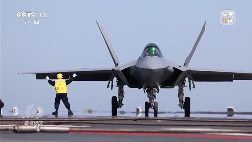 福建舰是中国第一艘电磁弹射型航空母舰。央视截图