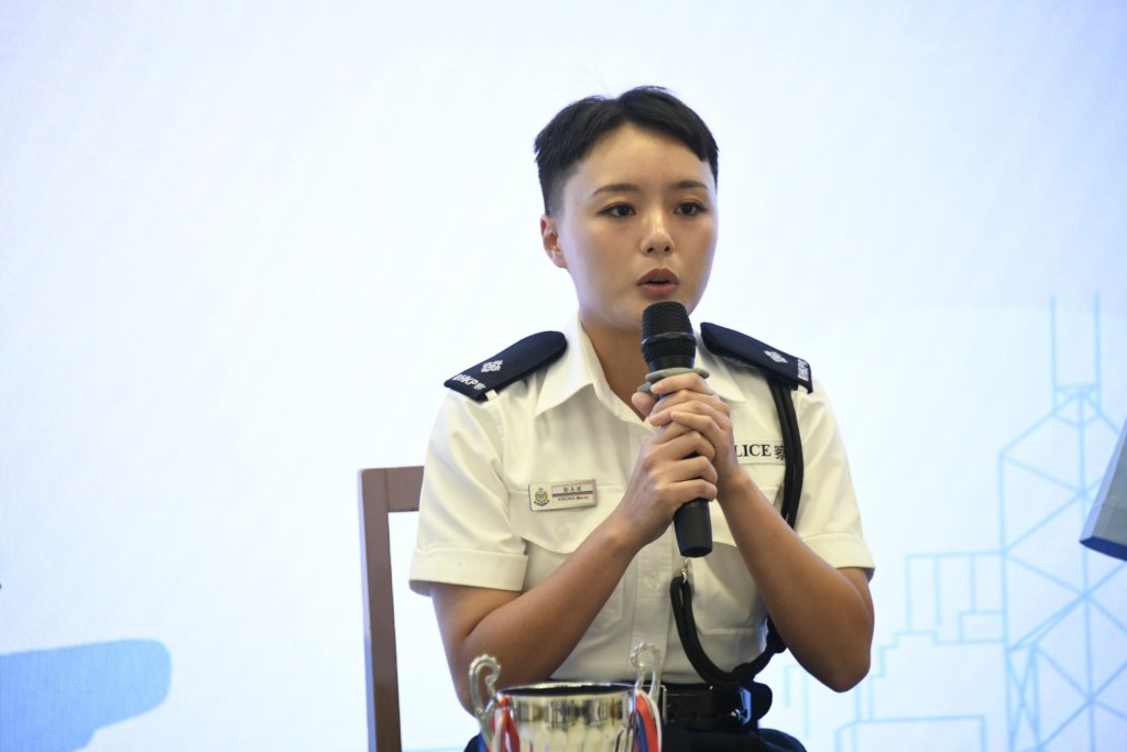 邝美琪在2024年放下发展多年的事业,改变跑道加入警队,期望为「生于斯,长于斯」的香港出一分力。 邝美琪在2024年放下发展多年的事业,改变跑道加入警队,期望为「生于斯,长于斯」的香港出一分力。