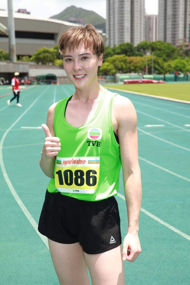 何慈茵跳遠,起跳時爆發力十足。