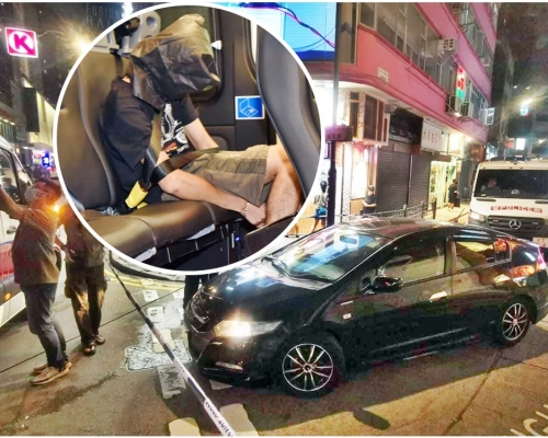 男司機(小圖)被黑布蒙頭帶上警車。