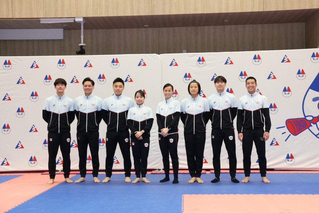 愛知名古屋亞運會香港空手道代表:周家謙(右起)、鄭栩彬、黃卓莉、曾綺婷、劉慕裳、洪晧崴、李智剛及鄧宇軒。徐嘉華攝 愛知名古屋亞運會香港空手道代表:周家謙(右起)、鄭栩彬、黃卓莉、曾綺婷、劉慕裳、洪晧崴、李智剛及鄧宇軒。徐嘉華攝