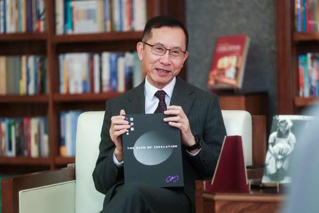 G.E.M.邓紫棋科幻小说《启示路》，繁体版至今售出逾八万册。