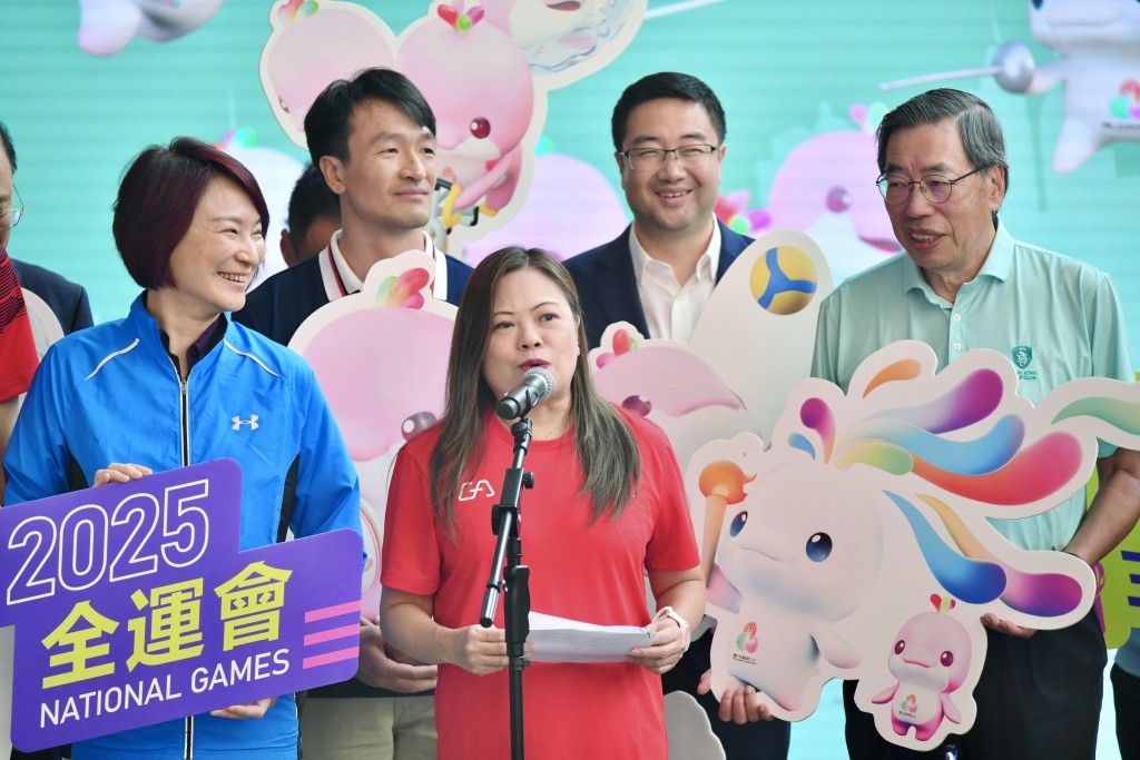 羅淑佩熱烈祝賀貝俊龍為香港在全運會奪首冠。資料圖片