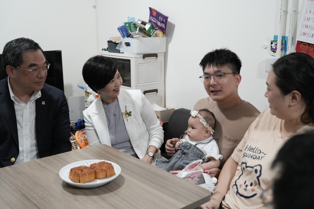 何永賢探訪住戶。何永賢fb 何永賢探訪住戶。何永賢fb
