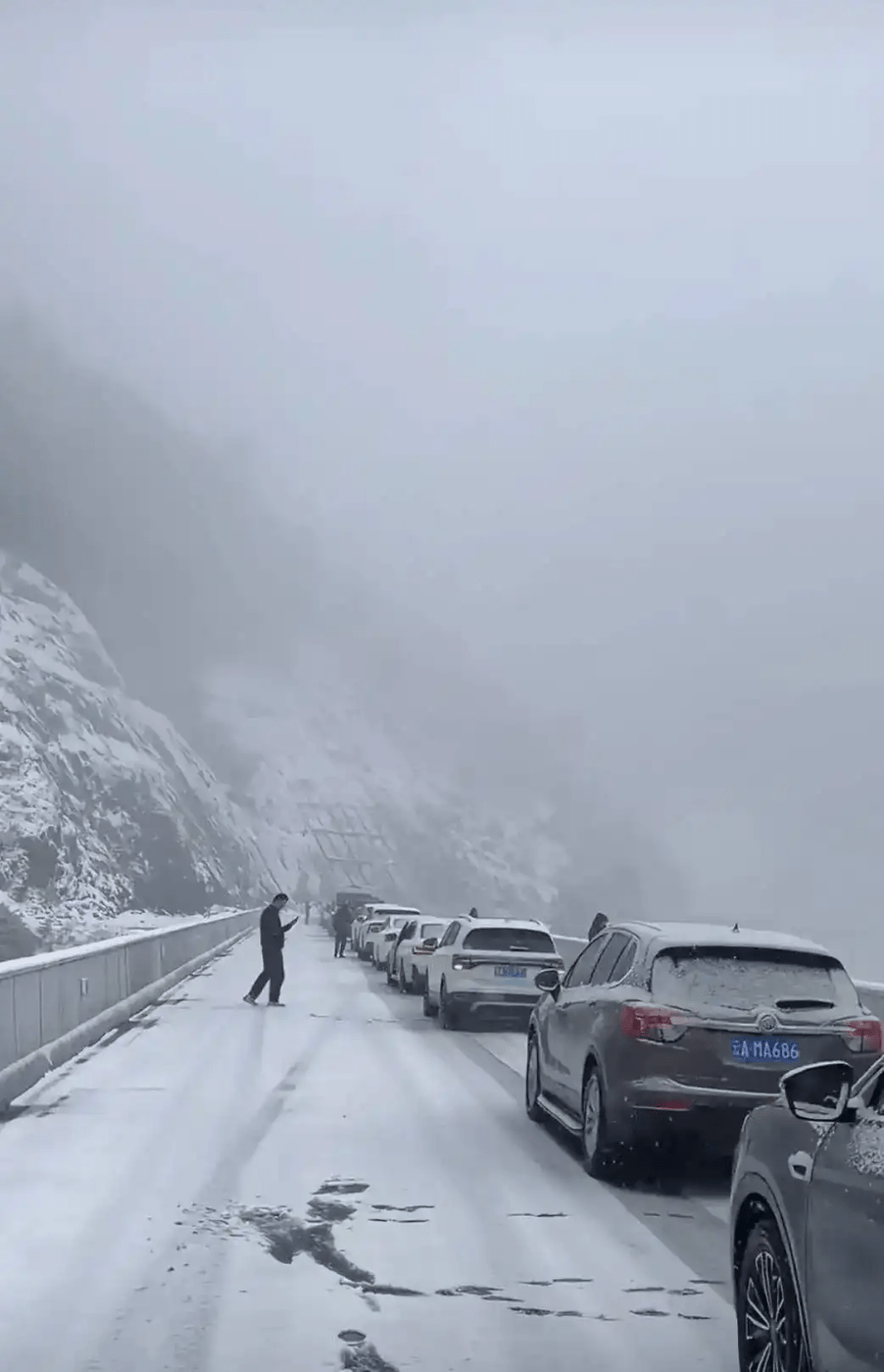 1月下旬玉龍雪山就曾因大雪天氣造成遊客被困。