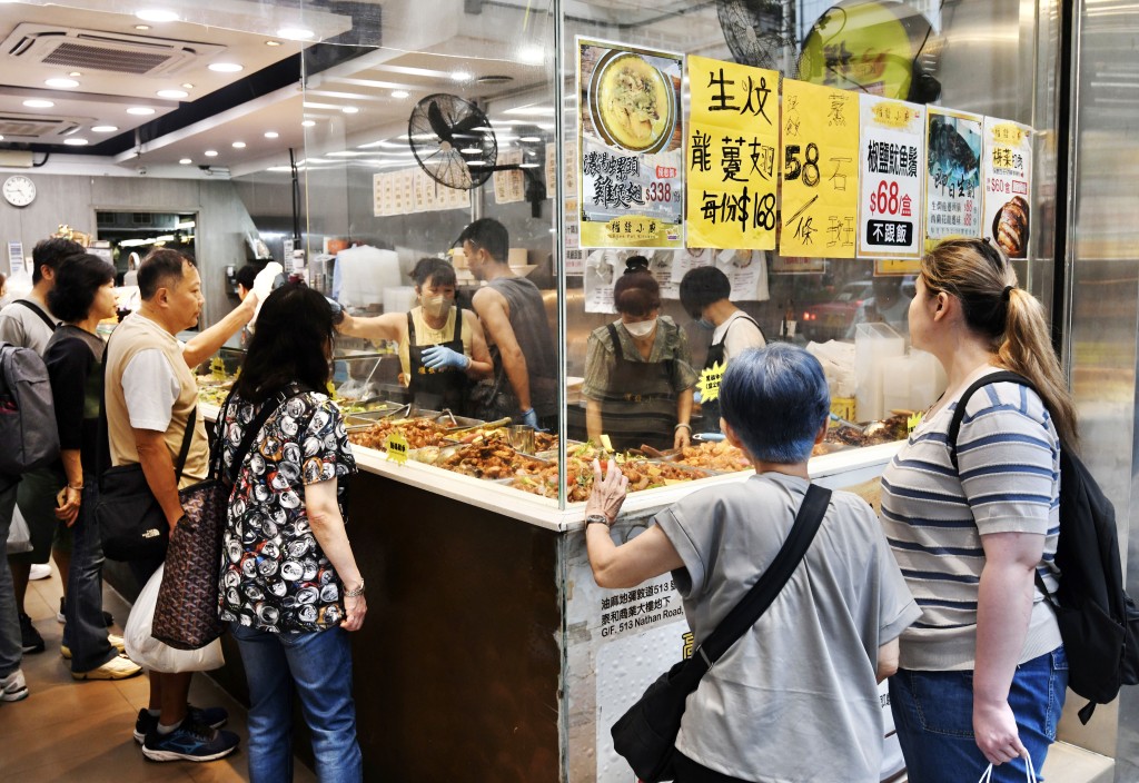 兩餸飯名店權發小廚亦有在油麻地「插旗」。 兩餸飯名店權發小廚亦有在油麻地「插旗」。