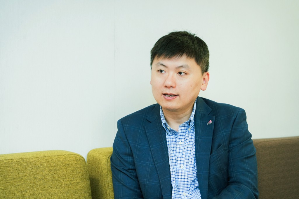 张泽松除了参与香港高性能计算学会，协助培育人才外，本身亦是城大电机工程学系教授。