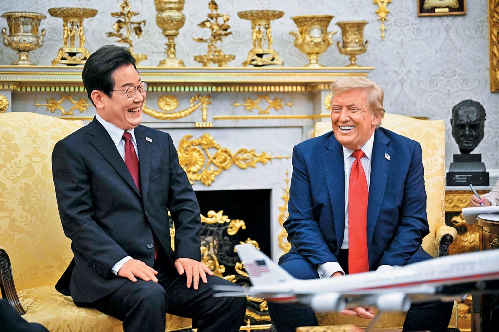 南韓總統李在明與特朗普周一在白宮橢圓形辦公室相互讚美,避開「澤連斯基時刻」(公開爭吵)。