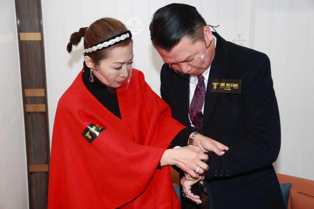一齊受訪。
