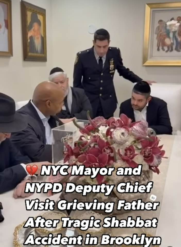 纽约市长及副警长探访受害人家属。 IG / south_florida_simchas 纽约市长及副警长探访受害人家属。 IG / south_florida_simchas