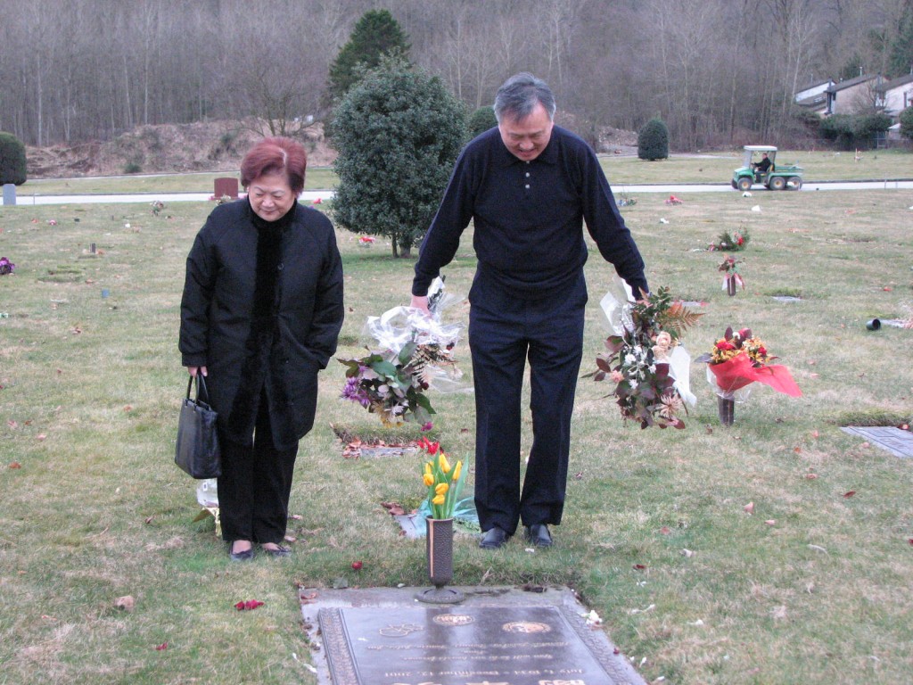 沈殿霞于温哥华科士兰纪念墓园下葬。