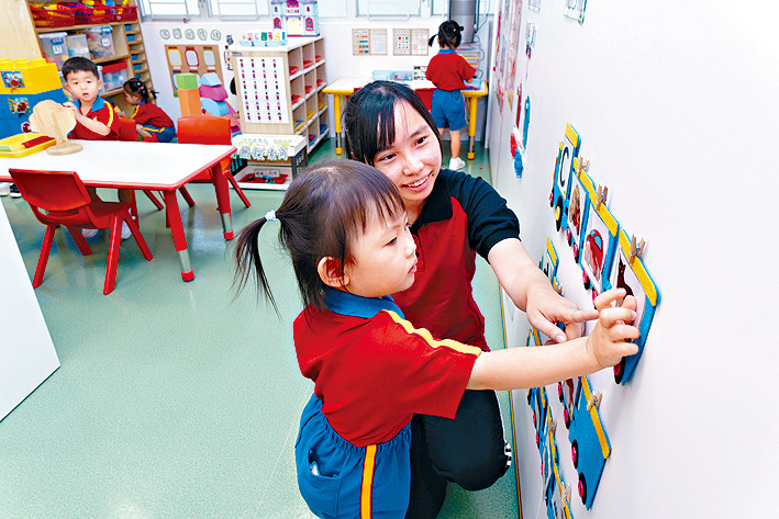 綜合自選活動時間,兒童按興趣操弄探索,誘發潛能。 綜合自選活動時間,兒童按興趣操弄探索,誘發潛能。