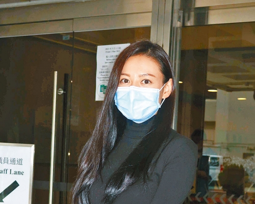 江若琳昨日獨自上庭。