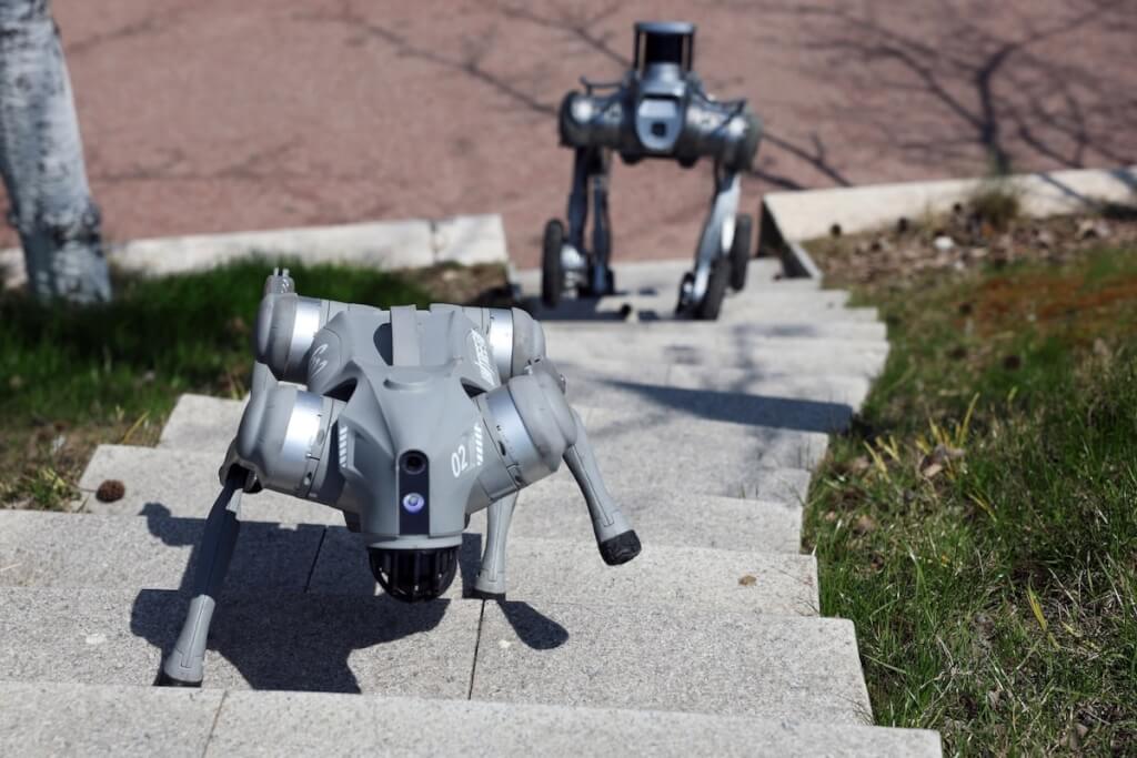 中國宇樹科技生產的武裝機械狗。路透社