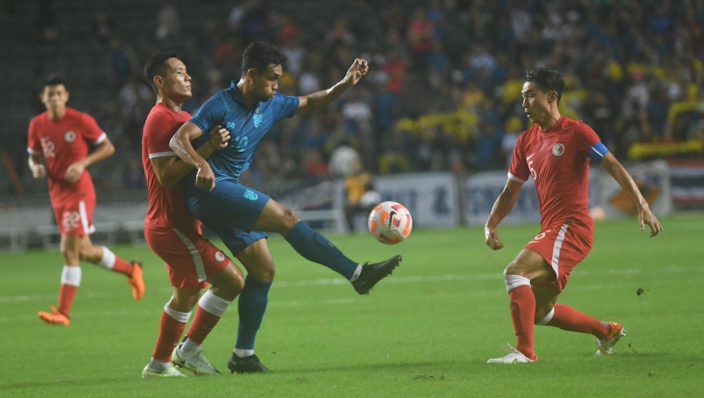 泰国(蓝衫)以1:0击败港足。吴家祺摄