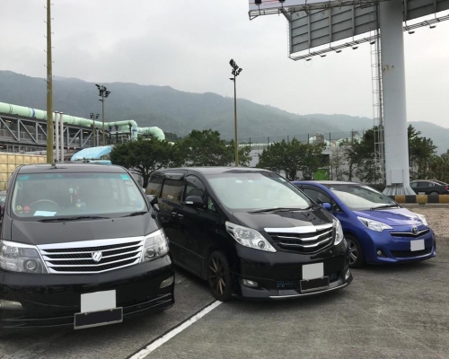3名司機涉非法載客取酬被捕。警方圖片
