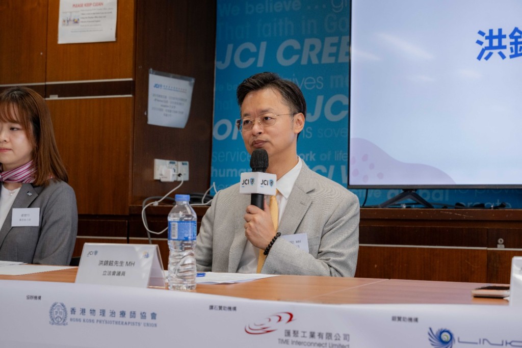 選委界立法會議員洪錦鉉表示，樂意在議會及地區層面推動關懷長者活動。