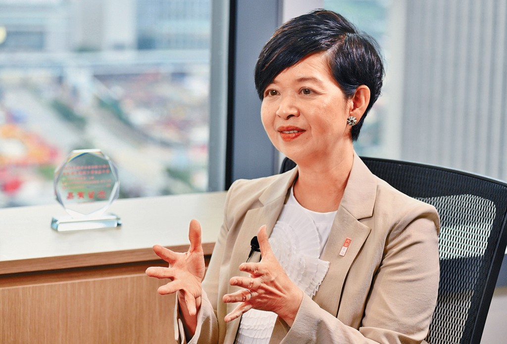何永賢指不宜單以落成量當作供應量，因預計供應量與預測落成量屬不同概念，兩者不能相提並論。