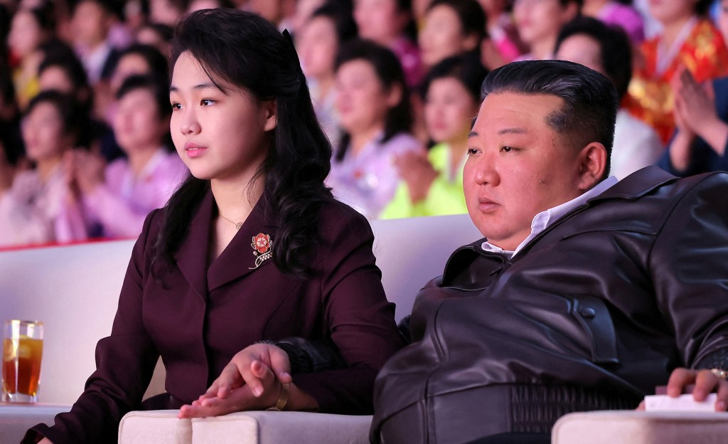 金正恩觀看紀念「三八」國際婦女節的文藝匯演。路透社