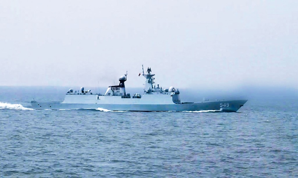 解放军昨日再在台海演习，出动「常州号」等军舰。