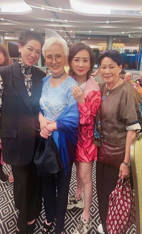 譚炳文女兒譚淑瑩去年也曾分享與譚少英的合照，兩人當日出席一個生日宴，同場還有已息影的雪妮。