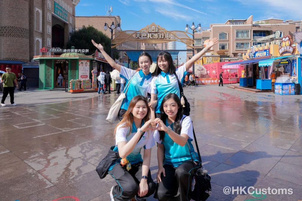 成員到訪新疆國際大巴扎及喀贊其民族旅遊區。 成員到訪新疆國際大巴扎及喀贊其民族旅遊區。