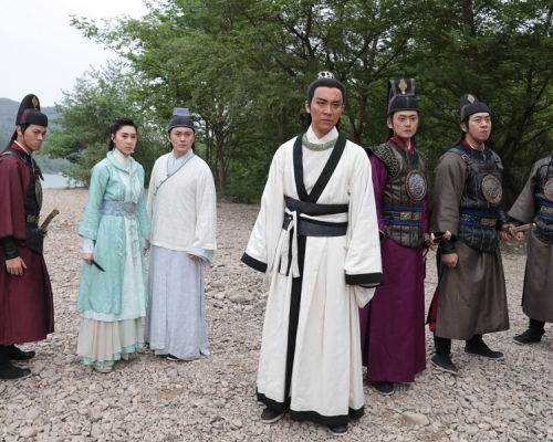 劇照色彩完全沒問題，但出來畫面卻很復古，加上張振朗外形輸蝕，演展昭似欠說服力。（劇照）