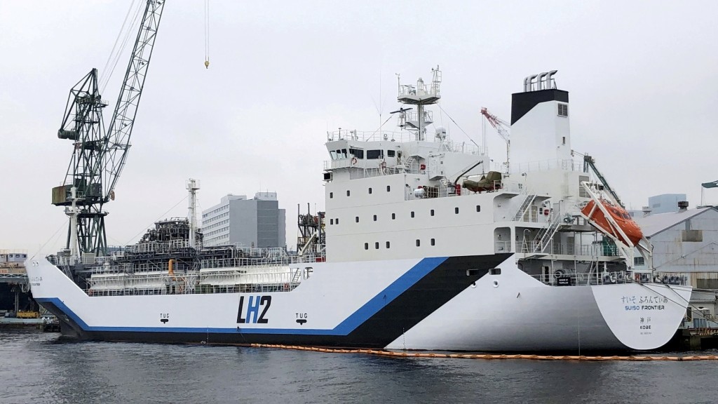 川崎重工建造的液化氢运输船SUISO FRONTIER。 路透社