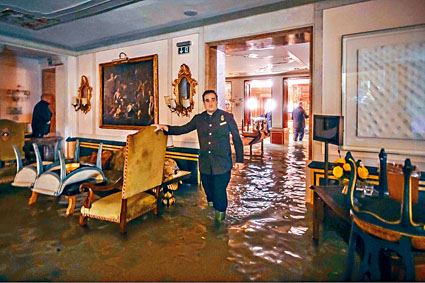 威尼斯著名的格瑞提皇宮酒店嚴重水浸。