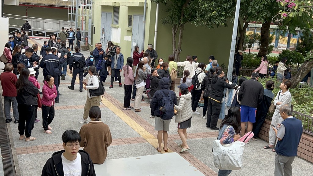 居民疏散落樓。