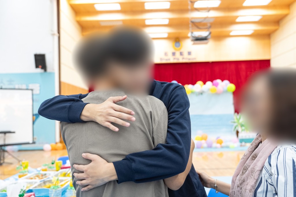 懲教署日前在石壁監獄舉辦「友晴TEEN使」家庭活動——「愛在當夏」，以協助在囚人士與家人建立良好關係，並以此作為他們更改生路上的堅實後盾。