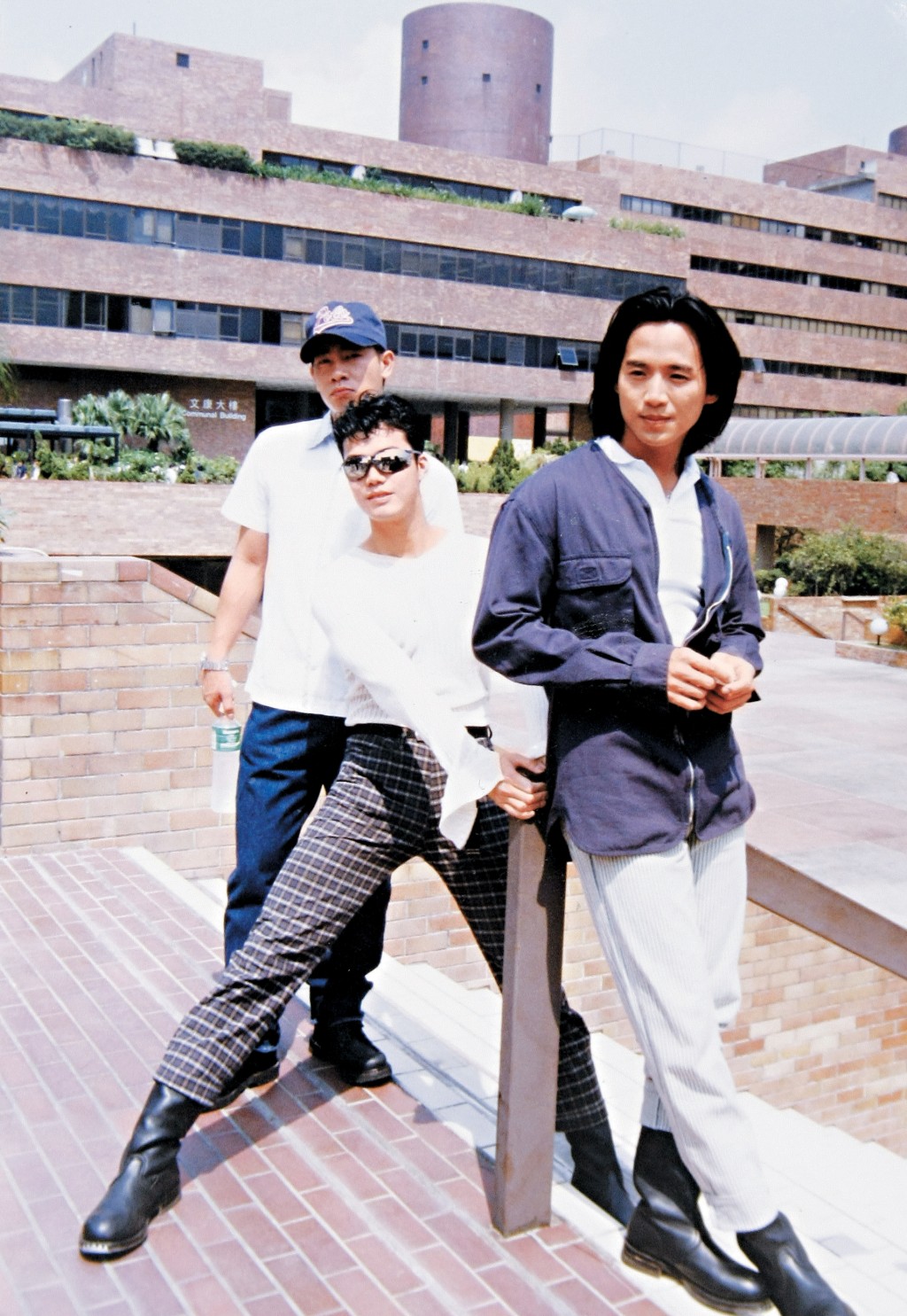謝天華與陳小春、朱永棠在90年代組男團「風火海」，推出過兩張唱片，亦被網民懷疑。（東周刊圖片）